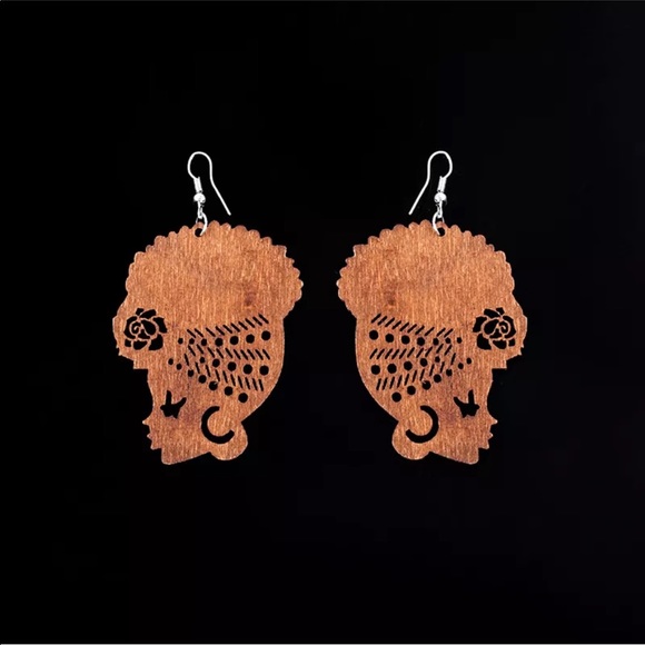 🆕🛍African Earrings 🛍🆕 - Picture 2 of 3